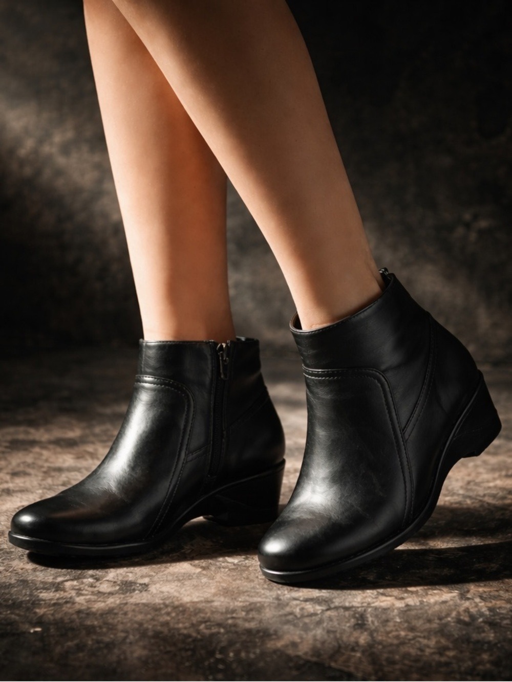 Easy Spirit Leather Booties (6 1/2) New without box. Great comfortable boots!